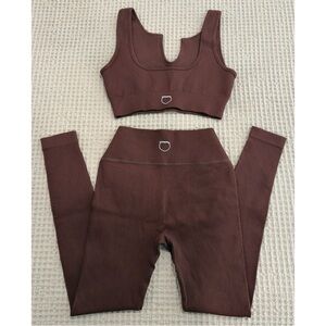 Peachy 🍑 Bunz Ribbed Chocolate Brown Seamless Sports Bra and Leggings Set
